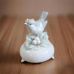 Vintage Collectible Porcelain Music Box 4.5" Tall Taiwan 1970s